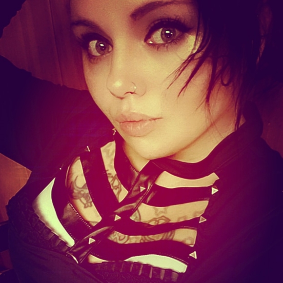 Meet your Posher, Jenna - Picture 2 of 3